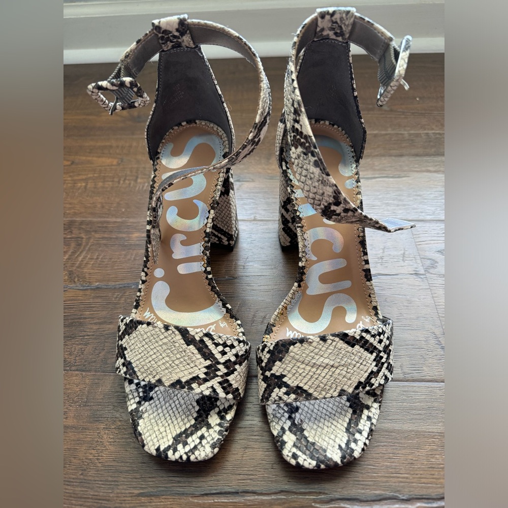 Circus by Sam Edelman ~ Elizabeth Sandal Snakeskin print Size 8M